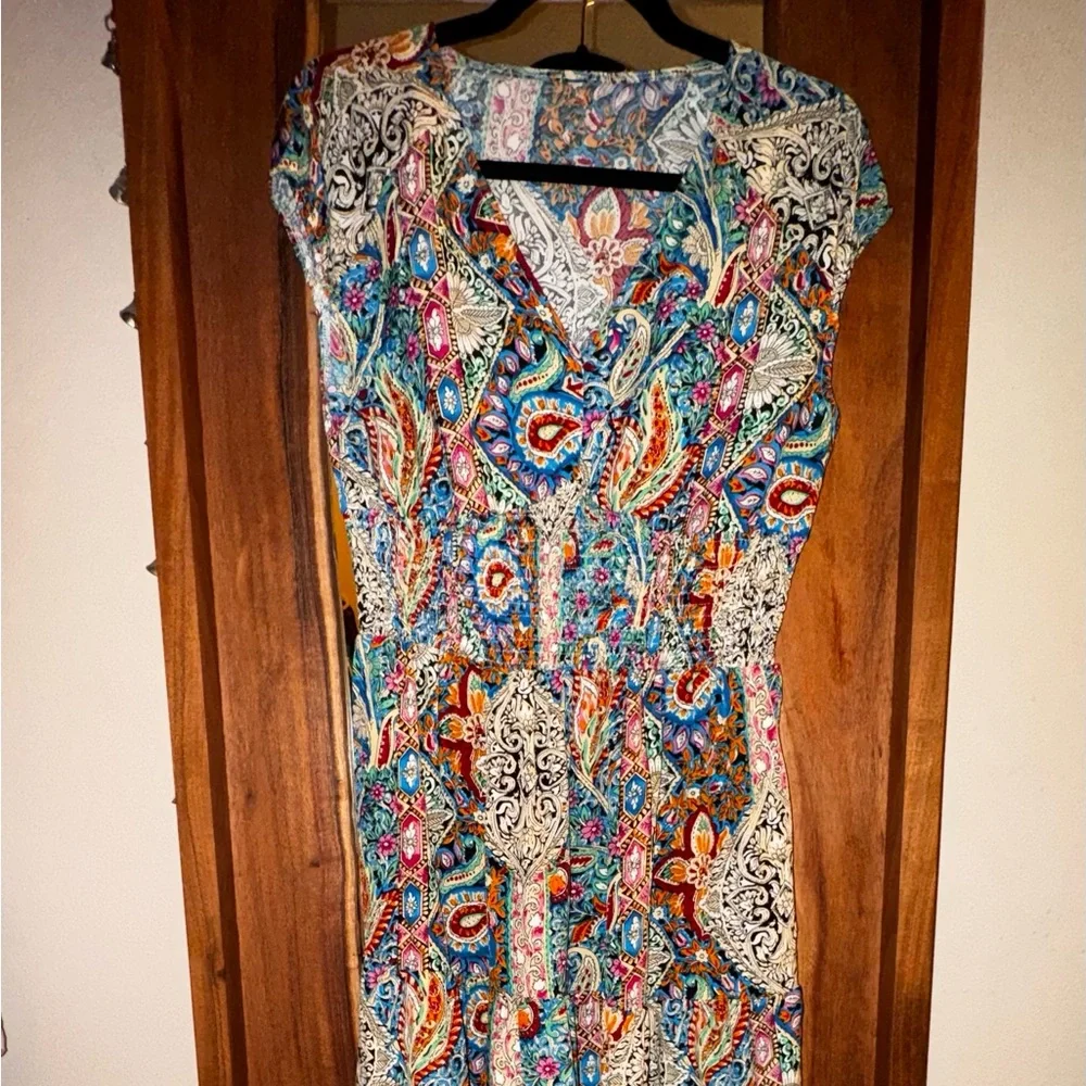 Boutique Women’s V-Neck Dress - Picture 5 of 6